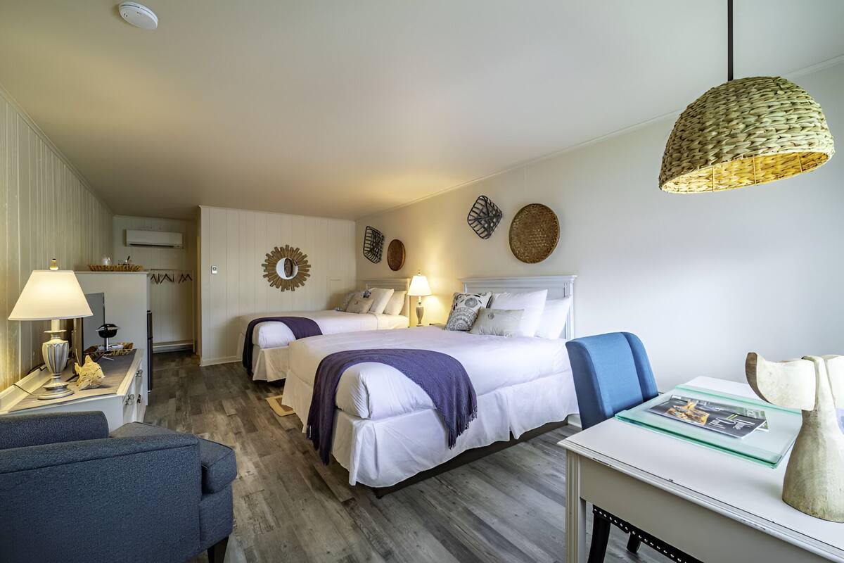 Double Room, 2 Queen Beds, Non Smoking | Premium bedding, Tempur-Pedic beds, blackout drapes, WiFi (free)