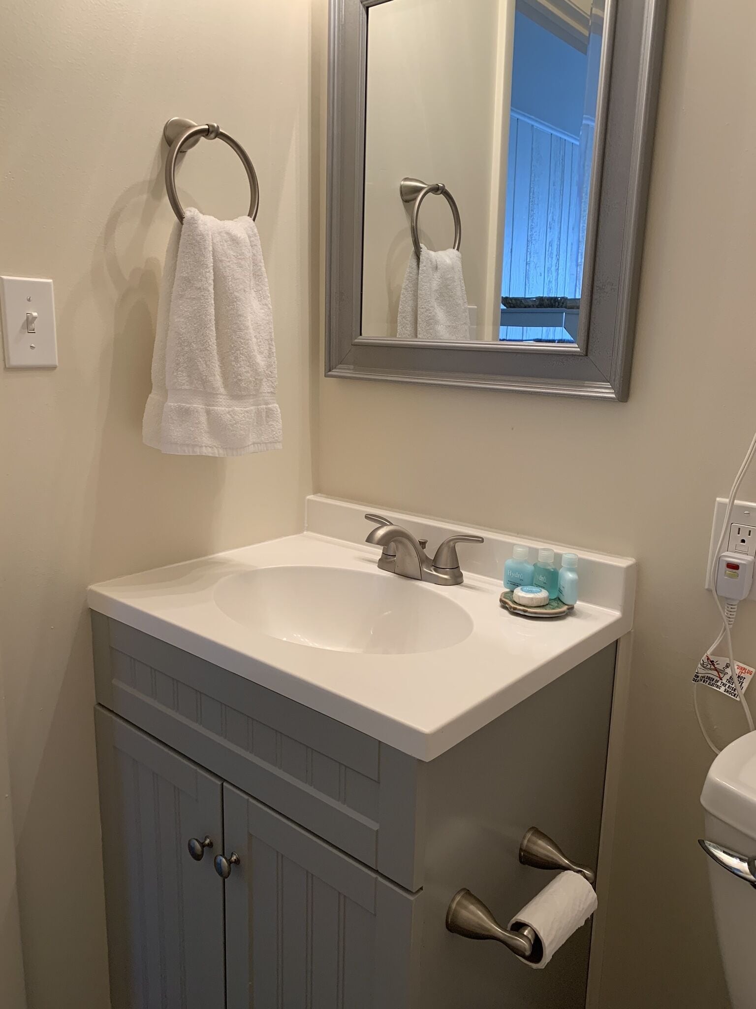 combined shower/bathtub, designer toiletries, hair dryer, towels