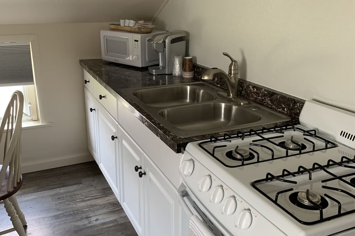 standard cottage, multiple beds, non smoking (family cottage) | premium bedding, tempur-pedic beds, individually decorated