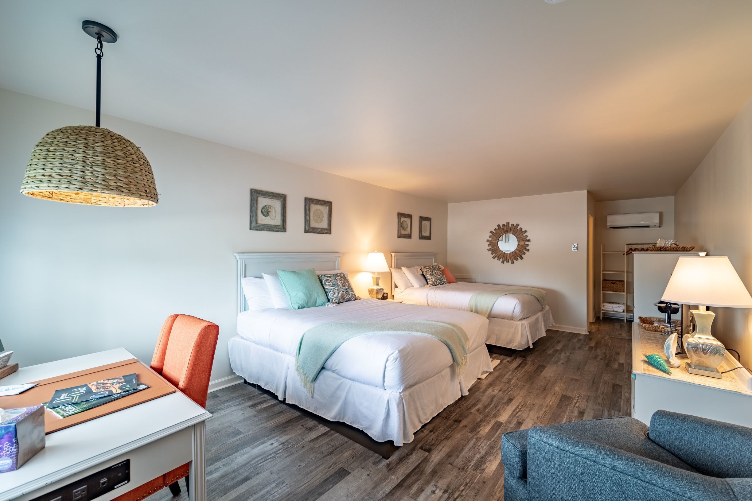 deluxe queen | premium bedding, tempur-pedic beds, individually decorated