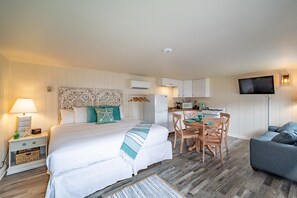 豪華開放式客房, 1 張特大雙人床及 1 張梳化床, 非吸煙房 (Cottage King Efficiency) | 高級寢具、Tempur-Pedic 床墊、獨特設計、獨特裝修