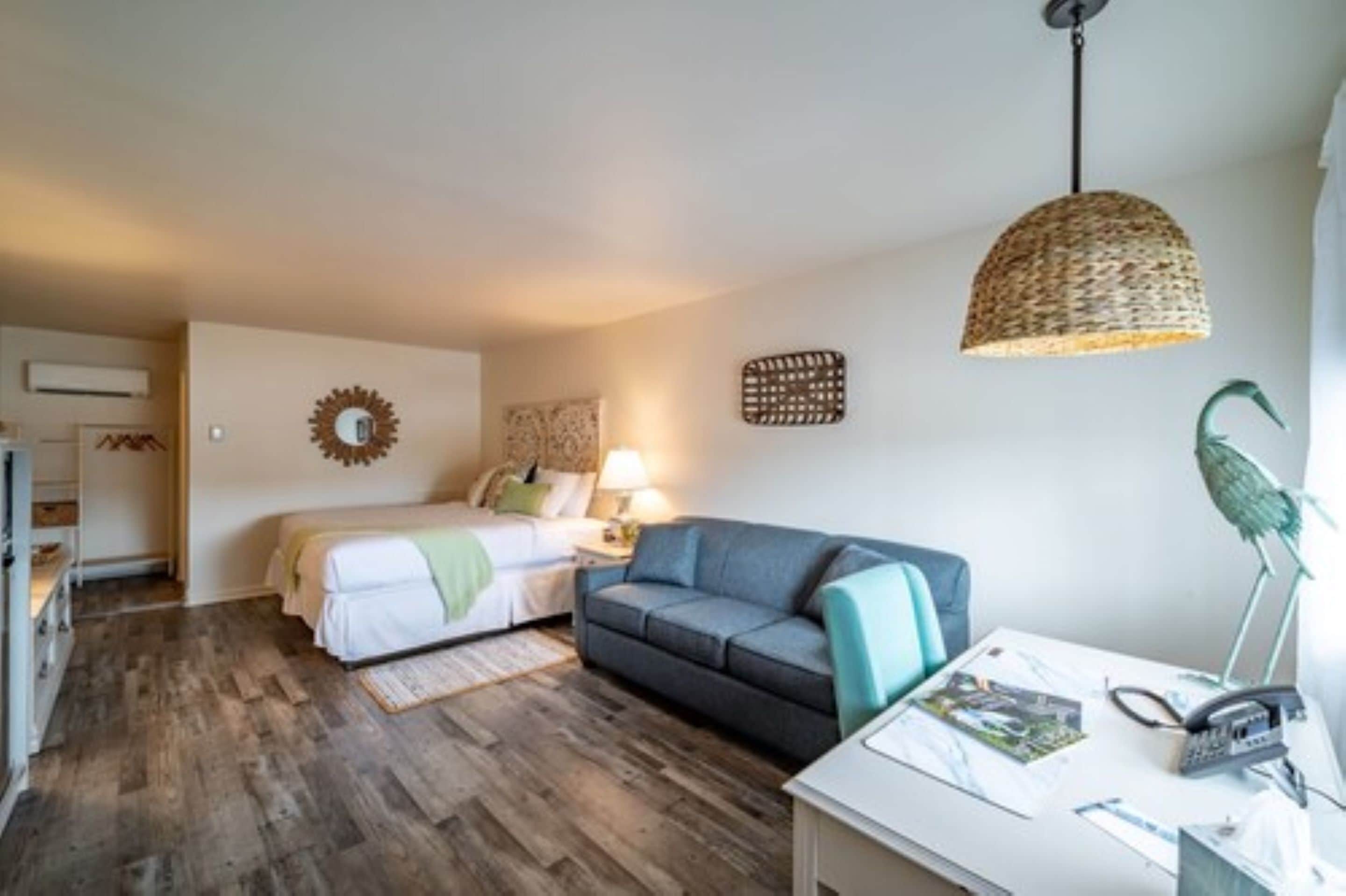 deluxe king | premium bedding, tempur-pedic beds, individually decorated