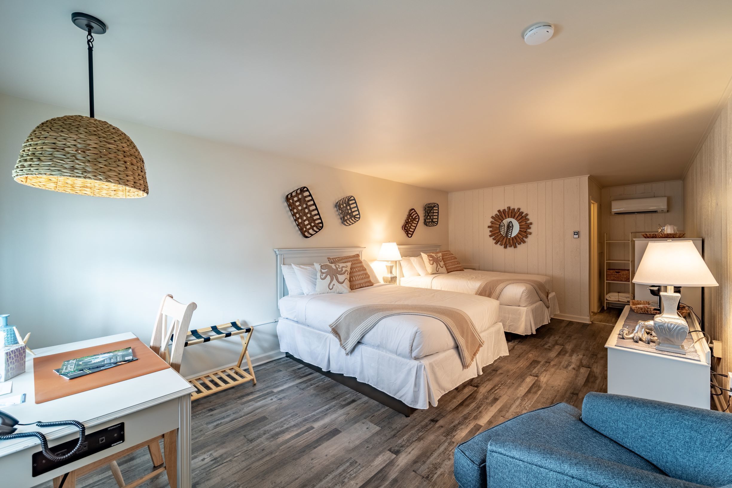 deluxe queen | premium bedding, tempur-pedic beds, individually decorated