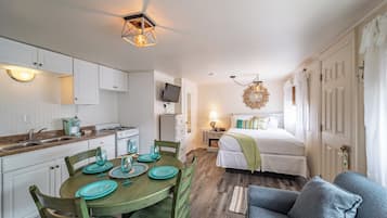 Standard Cottage, 1 Queen Bed with Sofa bed, Non Smoking (Cottage Efficiency) | Premium bedding, Tempur-Pedic beds, individually decorated