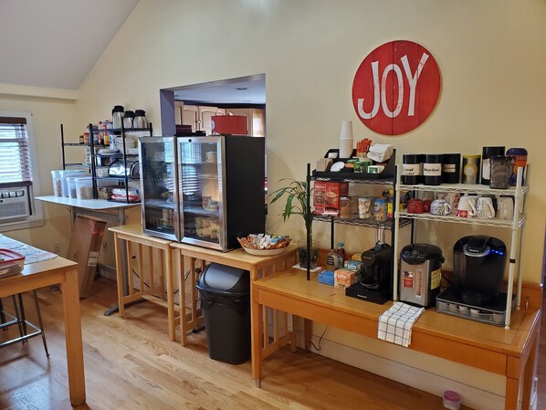 Free daily self-serve breakfast - The Windsor Inn (Cambridge)