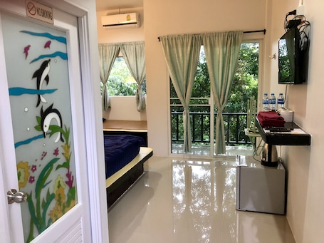 Basic Double Room, 1 Double Bed, Lanai, Valley View | Blackout drapes, free WiFi, bed sheets, wheelchair access