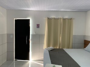 基础双人房, 1 张双人床 | 办公桌、遮光窗帘、熨斗/熨板、免费 WiFi