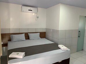 基础双人房, 1 张双人床 | 办公桌、遮光窗帘、熨斗/熨板、免费 WiFi