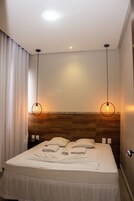 Luxo casal | Wi-Fi de cortesia, roupa de cama