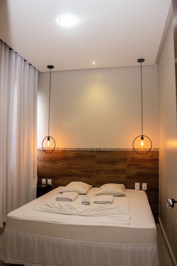 Habitación Deluxe doble de uso individual | Wifi gratis y ropa de cama