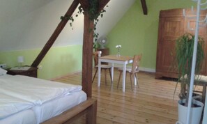 Habitación Deluxe, tina | Servicio a la habitación