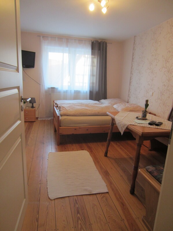 Habitación doble, baño privado | Wifi gratis y ropa de cama 