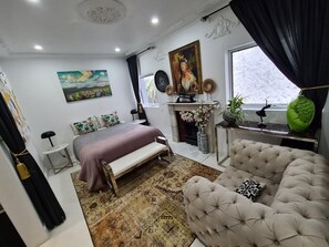 3 室のベッドルーム、旅行用ベビーベッド、WiFi (無料)、ベッドシーツ