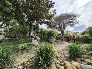 Property grounds - Bamboo House, LUX 3BR house close 2 City/beach/airport/train Staion (Arncliffe)
