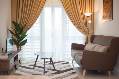 THE OAKS HOMESTAY @ SOUTHVILLE CITY BANGI (WITH FREE WIFI & FRENCH BALCONY)