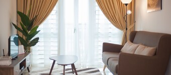 THE EAKS HOMESTAY @ SOUTHVILLE CITY BANGI (MIT KOSTENLOSEM WIFI & FRANZÖSISCHEM BALKON)