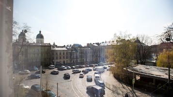 Condo standard, várias camas, vista para a cidade (Knyazya Y. Osmomysl Square 3) | Vista do quarto