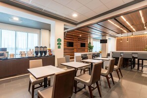 Free daily buffet breakfast - Wingate by Wyndham Angola (Angola)