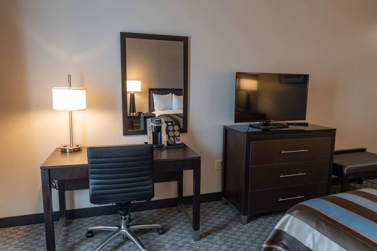 premium bedding, pillow-top beds, desk, blackout curtains