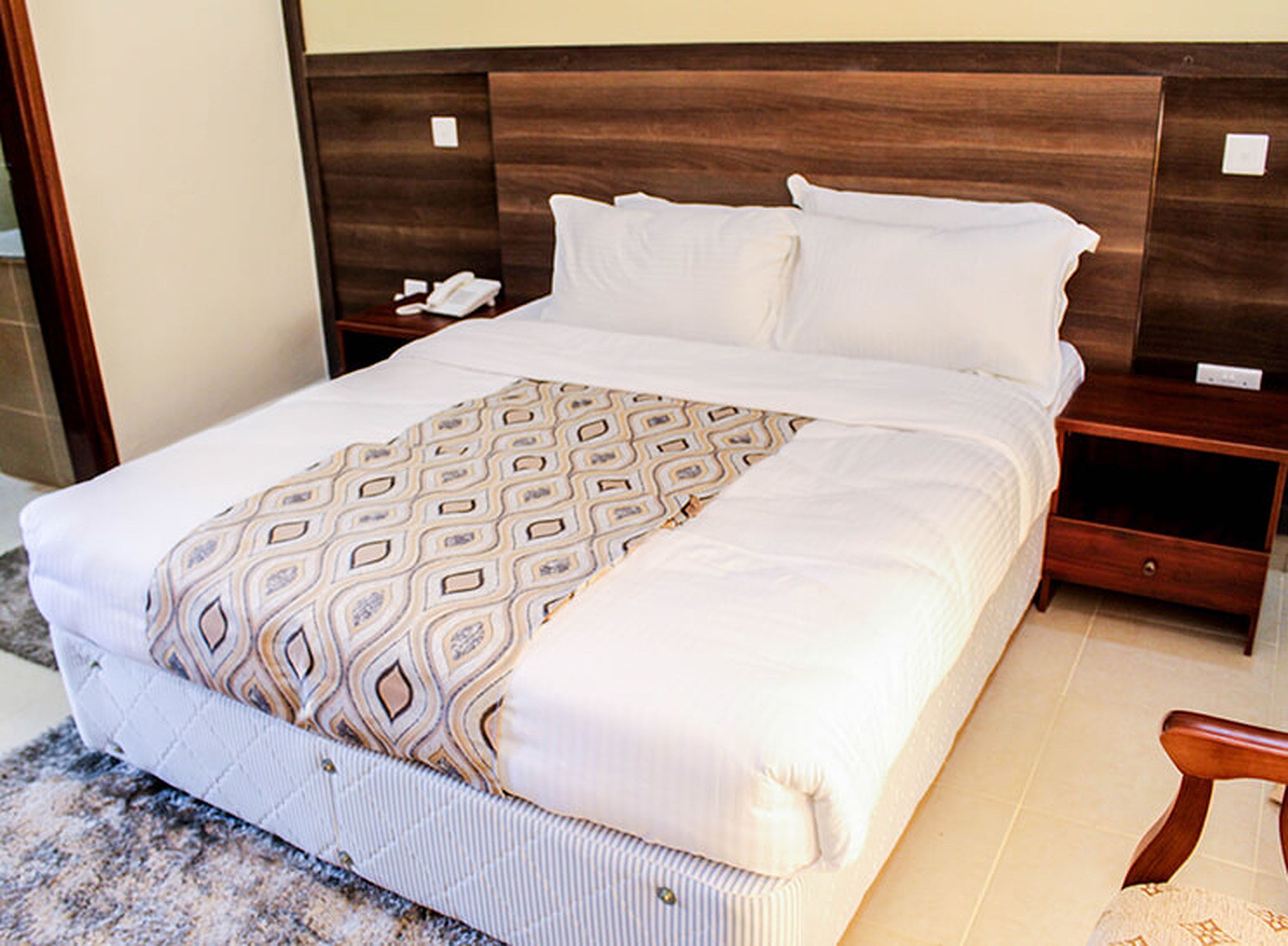 deluxe double room, 1 double bed | 1 bedroom, minibar, desk, soundproofing