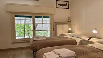 2 bedrooms, desk, iron/ironing board, WiFi