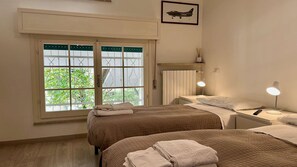 2 sovrum, skrivbord, strykjärn/strykbräda och wi-fi