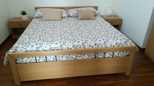 2 bedrooms, desk, soundproofing, iron/ironing board