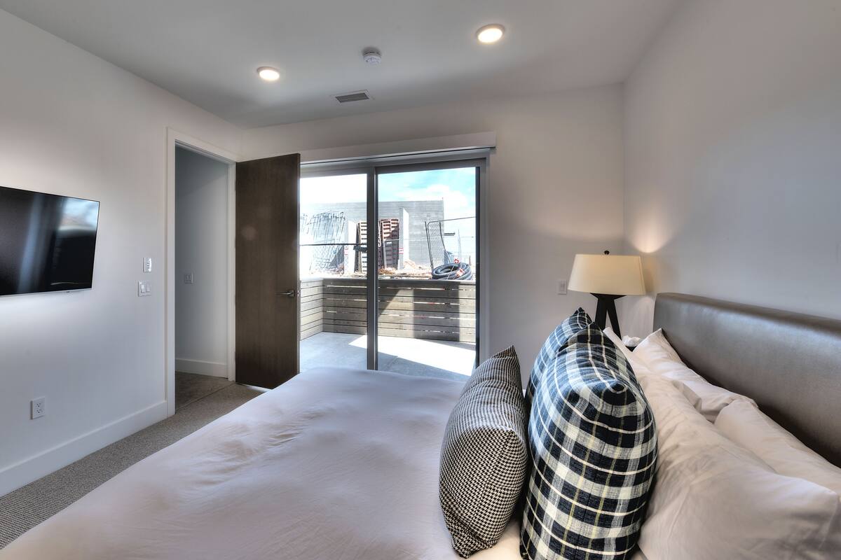 Literie de qualité supérieure, surmatelas, décoration personnalisée