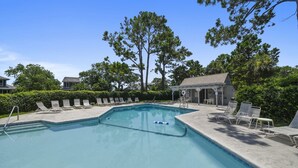 Outdoor pool - Lands End 14 (Hilton Head Island)