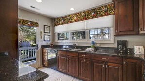 Private kitchen - Lands End 14 (Hilton Head Island)