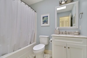 Bathroom - Mooring Buoy 62 (Hilton Head Island)