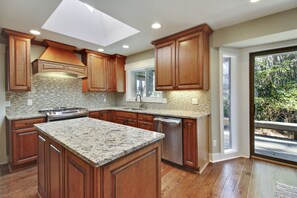 Oven, stovetop, dishwasher, cookware/dishes/utensils