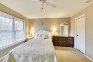 3 bedrooms, desk, free WiFi - Ocean Breeze 9 (Hilton Head Island)