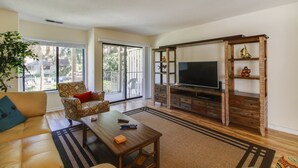 Living area - Courtside 24 (Hilton Head Island)