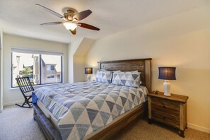 2 bedrooms, desk, free WiFi - Courtside 24 (Hilton Head Island)