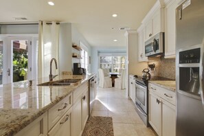 Stovetop, dishwasher, cookware/dishes/utensils