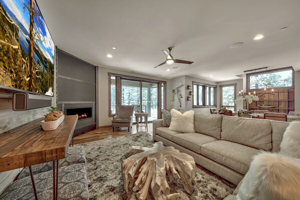 Huone, 4 makuuhuonetta (Gondola Vista Residence) | Oleskelualue | Älytelevisio, takka, pöytätennispöytä