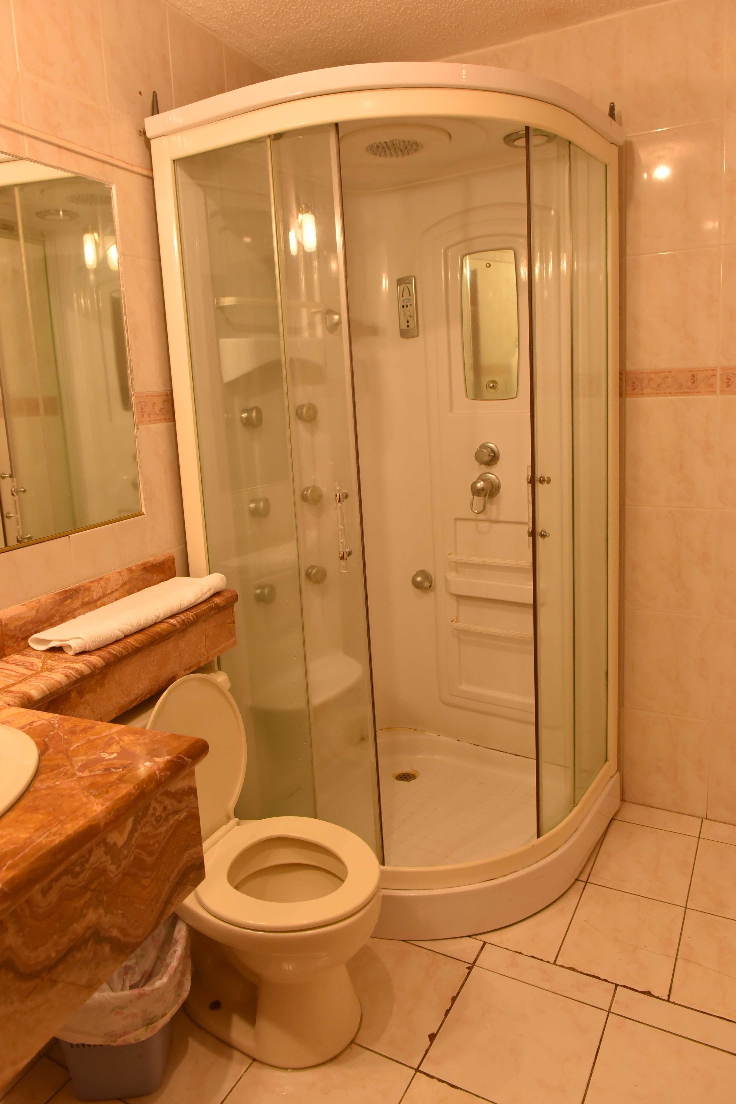 Suite, 1 Katil Ratu (Queen) | Meja, seterika/papan seterika, Wi-fi percuma, cadar katil 