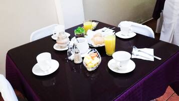 Desayuno continental gratuito y diario