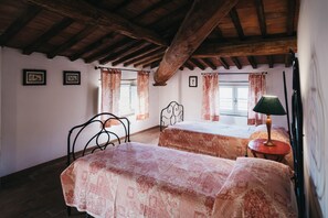 A room with two beds, a table, a chair, and a lamp. - Villa Cenami on hilltop - Nuvola apartment - big POOL with view near by seaside (Stiava)