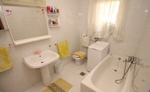 Bathtub - Apartment in Kali with Seaview, Terrace, Air condition, WIFI (4230-3) (Kali)