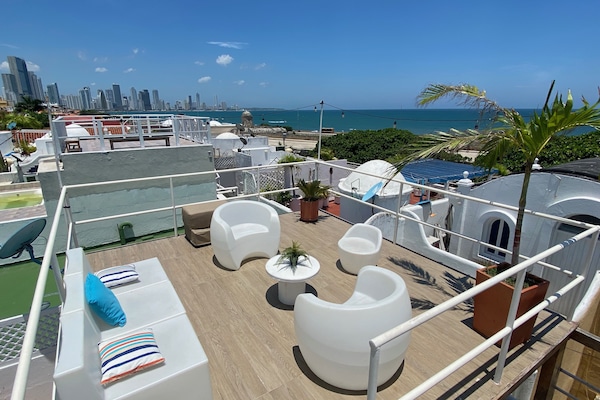 Amazing seasight deck to enjoy chilled wine with a first row for the sunset