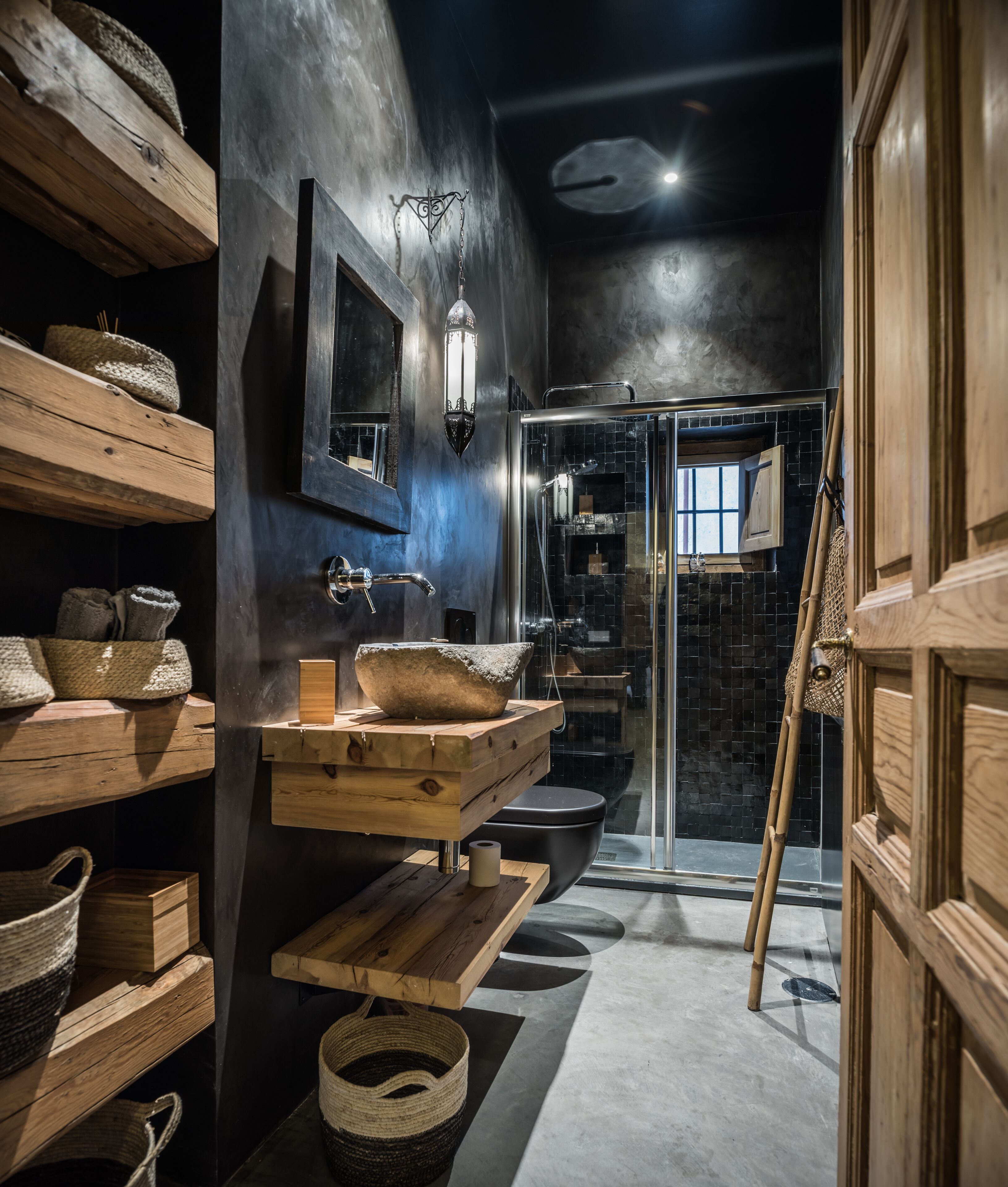Combined shower/bathtub, hair dryer, towels, soap