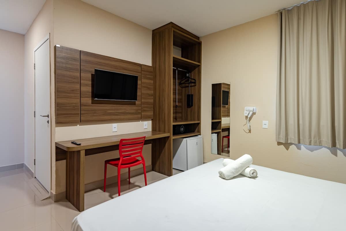 standard suite, 1 double bed | minibar, in-room safe, laptop workspace, blackout curtains