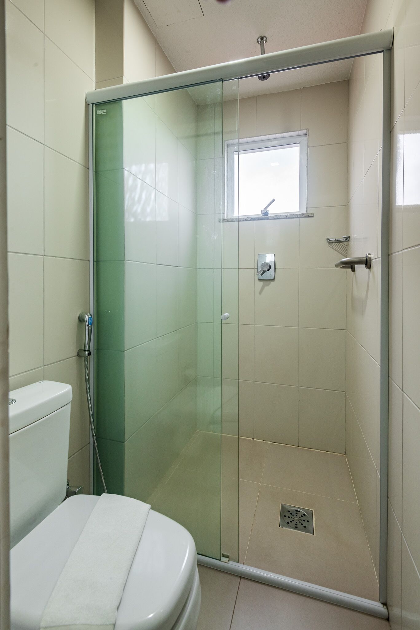 standard suite, 2 single beds | bathroom | shower, hair dryer, towels, soap