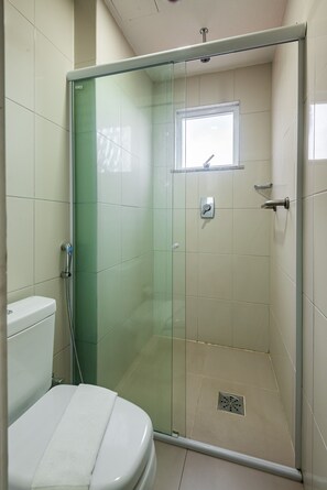 Standard Suite, 2 Twin Beds | Bathroom | Shower, hair dryer, towels, soap - Hotel Santos Dumont Aeroporto SLZ (São Luís)
