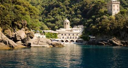 Charming typical stone house with stunning sea views and privacy