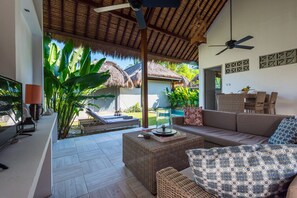 Vil·la, 1 dormitori | Minibar, caixa forta a l'habitació, escriptori i cortines opaques 