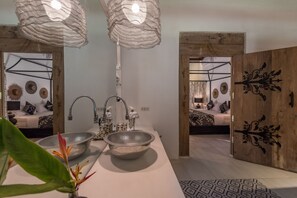 Villa Confort, 2 habitaciones | Minibar, caja de seguridad en la habitación y escritorio 