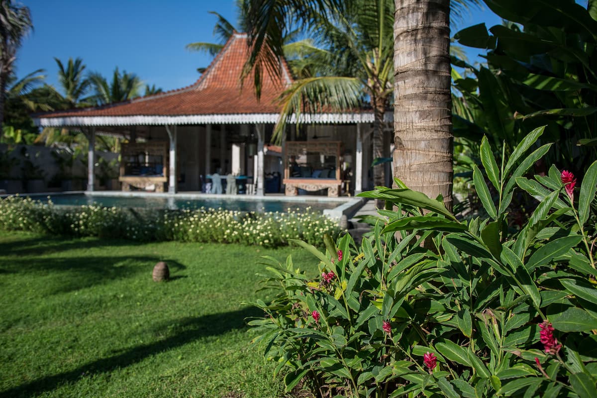 Villa, 3 Bedrooms | Bathroom | Shower, towels, soap, shampoo